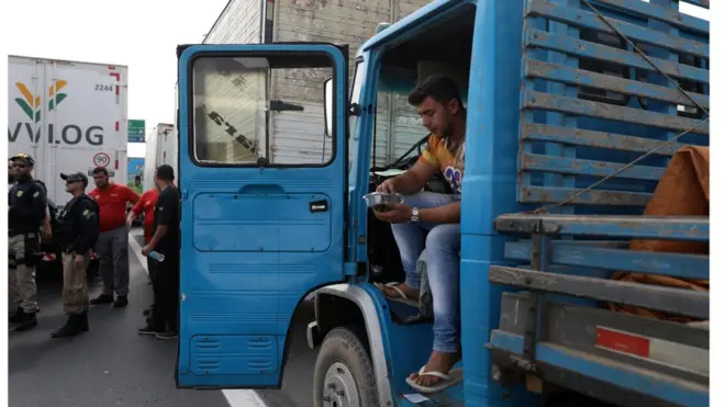 Segundo especialistas, se a greve continuar até sábado, será grande o desabastecimento no país