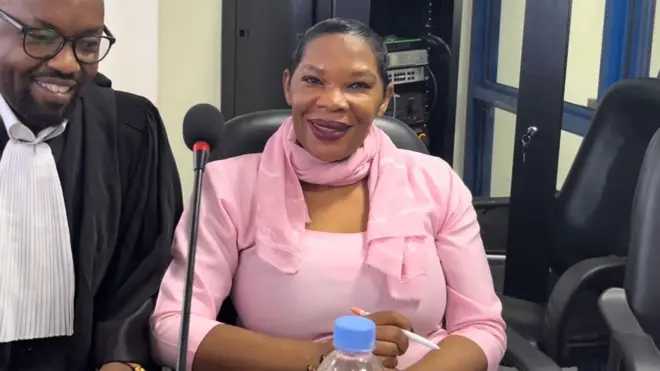 Béatrice Munyenyezi n'umwunganizi we mu rukiko i Nyanza mu kwezi gushize