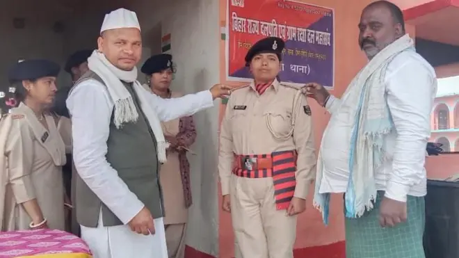 प्रशिक्षण घेतलेल्या तरुण-तरुणींचा गावच्या सरपंचांकडून सन्मानही करण्यात आला होता.