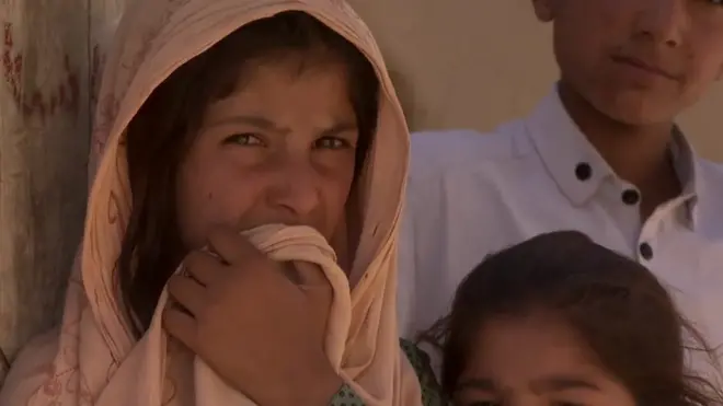 قدامت پسند علاقوں میں خواتین کو گھروں تک محدود رہنے کا حکم دیا گیا ہے