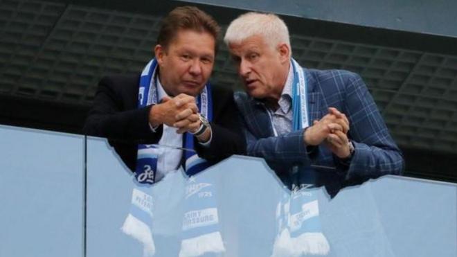 CEO của Gazprom, Alexei Miller (trái), là người được trả lương cao nhất của Nga