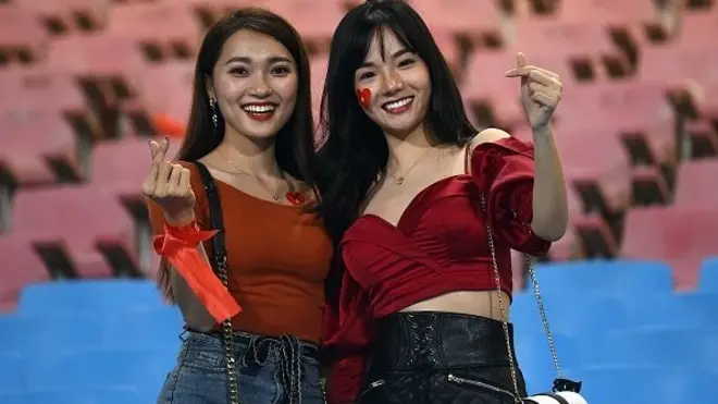 Fan bóng đá trong sân Mỹ Đình, Hà Nội tháng 11/2018