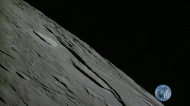 달 표면에서 촬영한 지구의 모습