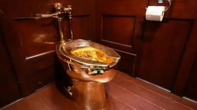 سونے کا یہ ٹوائلٹ سنہ 2019 میں بلینہیم پیلس سے غائب ہو گيا