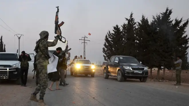 استهدف التفجير حشدا من المقاتلين المدعومين من تركيا