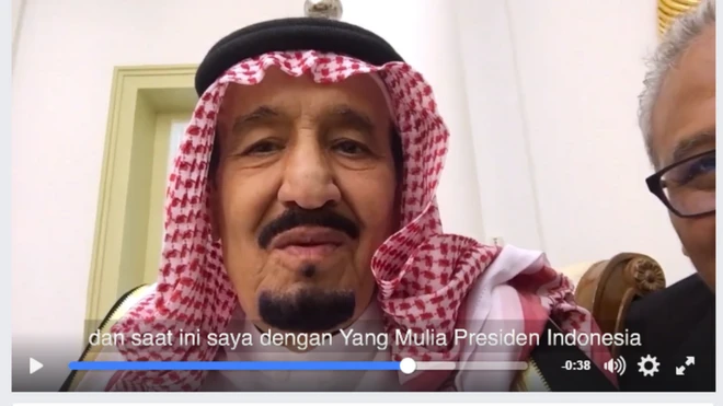 صورة من الفيديو للملك السعودي سلمان بن عبدالعزيز والرئيس الاندونيسي جوكو ويدودو