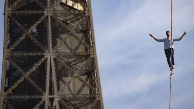 Hod na kanapu 70 metara iznad zemlje