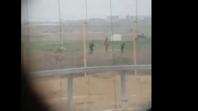 کچھ فاصلے پر کھڑے لوگوں کو نشانہ بنایا گیا