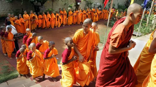 බෞද්ධ හිමිවරුන්ගේ ඡායාරූපයකි