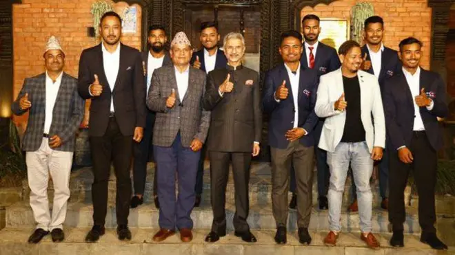 नेपाली क्रिकेट टोलीसँग प्रसन्न मुद्रामा भारतीय विदेशमन्त्री एस.जयशङ्कर