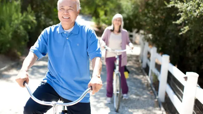 Пожилые люди в японском обществе ведут активную жизнь и придерживаются здоровой диеты