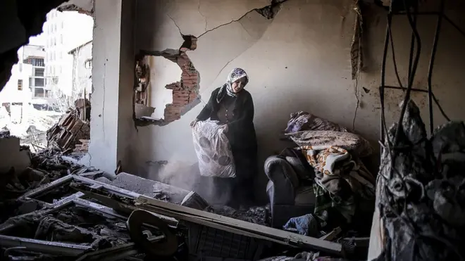 Cizre'de yıkılan ev