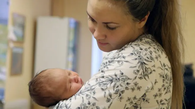 молодая мама