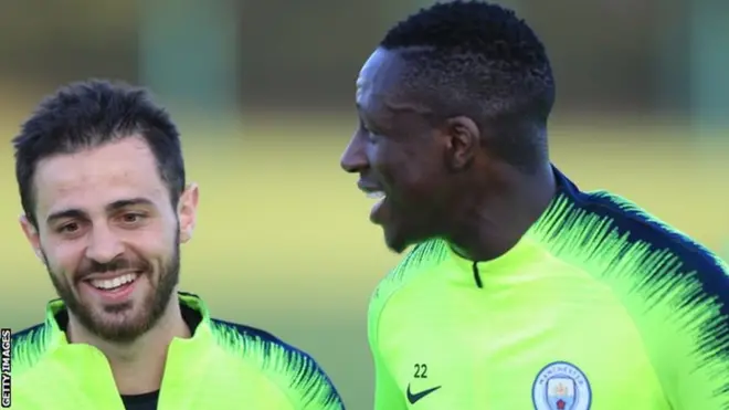 Bernardo Silva (kushoto) aliifungia Man City hat-trick katika ushindi wa 8-0 dhidi ya Watford