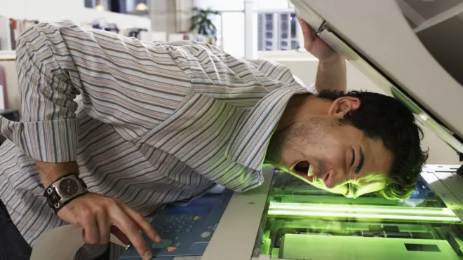 Godinear se usa como verbo para decir hacer actividades propias de los Godínez.