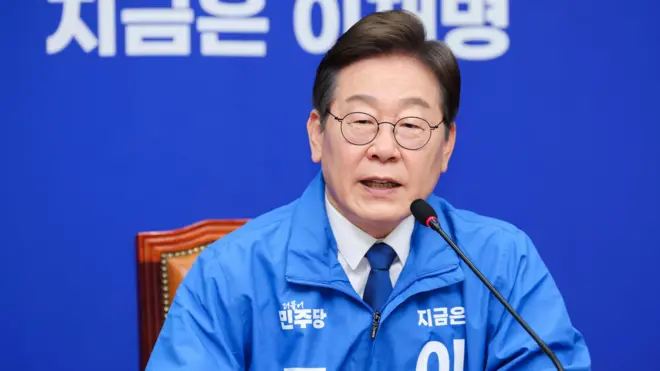 이재명 더불어민주당 대선 후보가 28일 서울 여의도 국회에서 열린 최고위원회의에 참석해 발언하고 있다