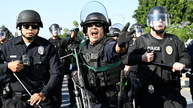 美軍派遣海軍陸戰隊至洛杉磯