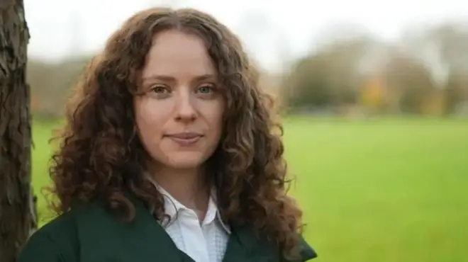 چهره هالی در فضای باز 