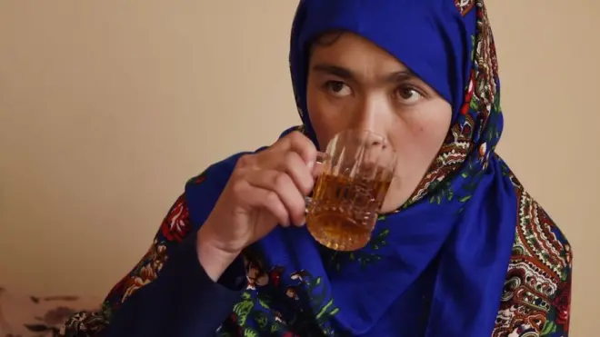 Jahantab Ahmadi, mère de trois enfants, est déterminée à réussir ses études.