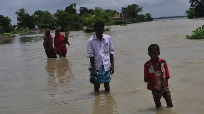 असम में बाढ़ से बिगड़े हालात