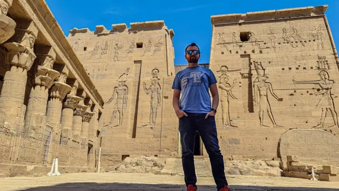 صورة للسائح الأمريكي مات سويدر"