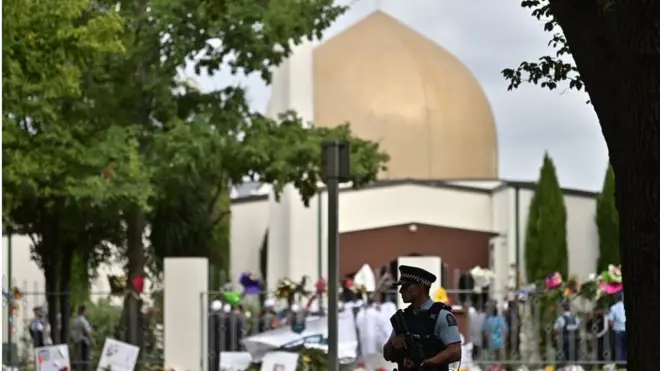 النور جومات