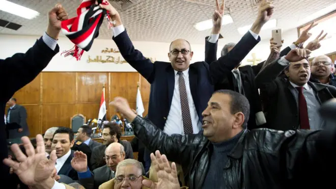 المحامي خالد علي يهلل فرحا بعد الحكم