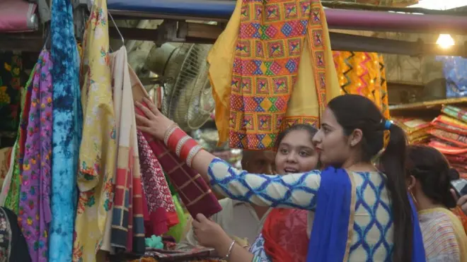 વૈશ્વિક સ્પર્ધાત્મકતાની 137 દેશોની યાદીમાં ભારતન 40મા ક્રમે પહોંચ્યું છે, આ અગાઉ દેશ 71મા ક્રમે હતો