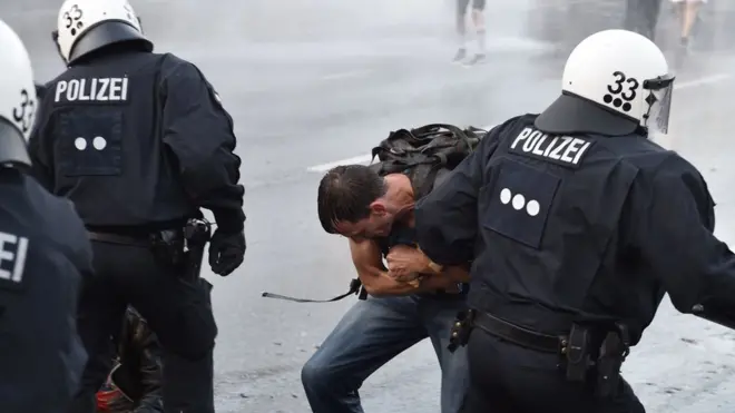 Tak kurang dari 20.000 personel kepolisian dikerahkan untuk mengamankan pertemuan puncak G20 di Hamburg, Jerman.