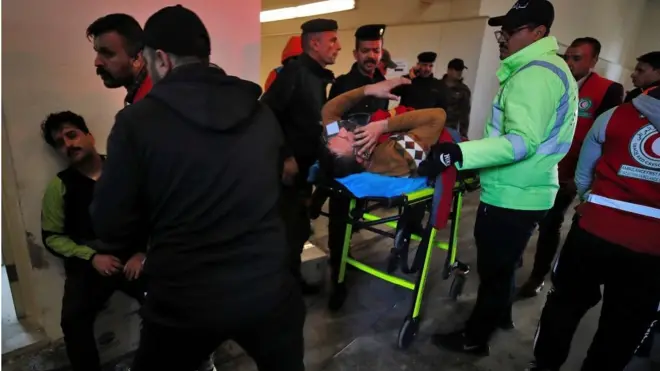 نقل جرحى التدافع إلى المستشفيات
