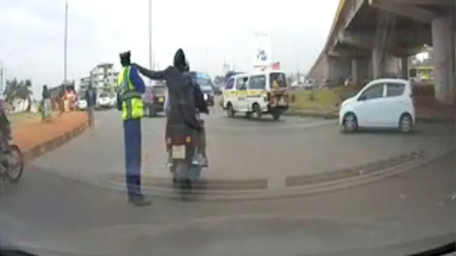 Sawirka ninka booliska ah ee la dhacay.