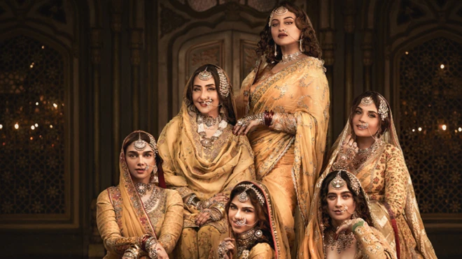 हीरामंडी वेब सिरीज़ में मनीषा कोइराला, सोनाक्षी सिन्हा, अदिति राव हैदरी, ऋचा चड्ढा, शेखर सुमन, फरदीन ख़ान जैसे कई सितारों ने अलग-अलग किरदार अदा दिए हैं.