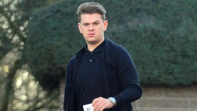 Bredli Volas ima 24 godine, a priznao je napad na katoličkog sveštenika