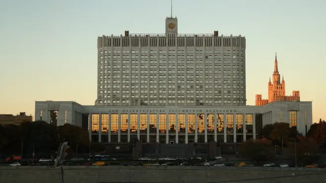 Премьер-министр России Дмитрий Медведев подписал постановление о санкциях против Украины