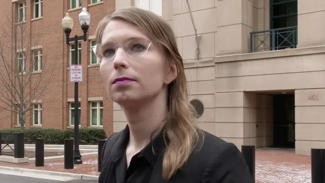 Челси Мэннинг у здания федерального суда в Александрии, штат Вирджиния, 8 марта 2019 года