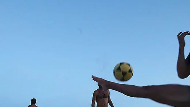 فوټسال فوټبال لوبه ده، چې معمولاً لس دقیقې وي چې پنځه لوبغاړي یوې خوا او پنځه بلې ته لوبېږي.