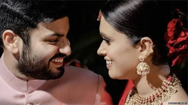 मार्टीना रॉय (ईसाई) ने ज़ैन अनवर (मुस्लिम) से सात सालों के इंतज़ार के बाद अपने परिवार के राज़ी होने पर इस साल सिंतबर में शादी रचाई.