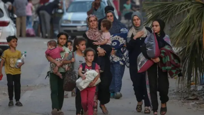 با تداوم حملات اسرائیل، بسیاری از فلسطینیان - از جمله کودکان - از سراسر نوار غزه مجبور به ترک خانه‌های خود شده‌اند 
