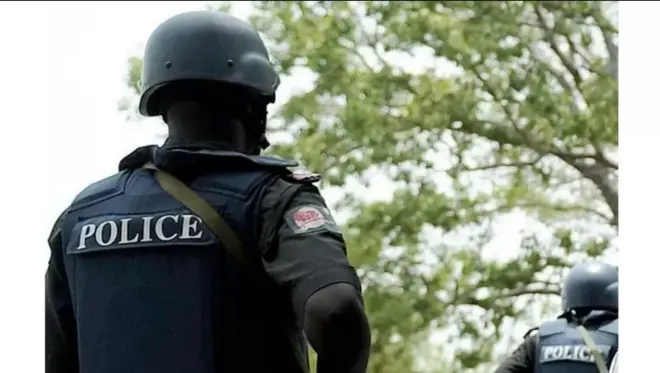 Ọlọpaa kan to duro