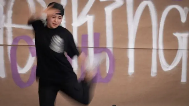 ඔලිම්පික් උළෙලේ පළමු ඇෆ්ගන් 'බ්රේක් ඩාන්ස් ' ශිල්පිනිය