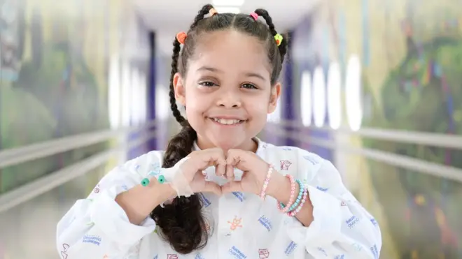 Yasmin Garcia,7games games e apps7 anos, passou por uma cirurgia minimamente invasiva que resolveu um problema grave que crescia atrás do olho direito