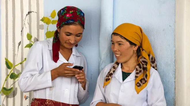 узбекские девушки с телефоном