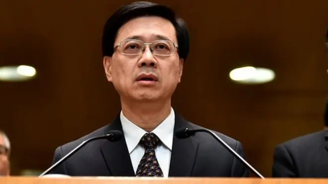 香港示威期间，他多次批评示威者的暴力行为。