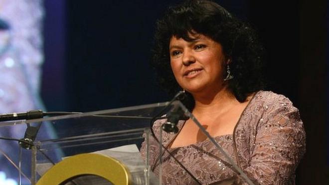 Berta Cáceres recibe el Premio Goldman en 2015