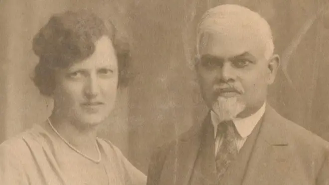 સરદારસિંહ રાણા તેમના પત્ની સાથે