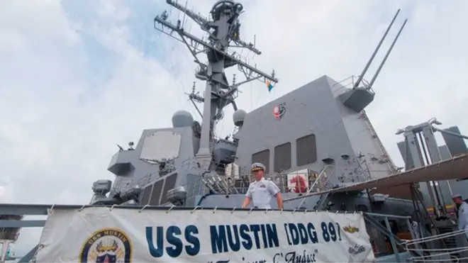 Tàu khu trục mang tên lửa dẫn đường USS Mustin