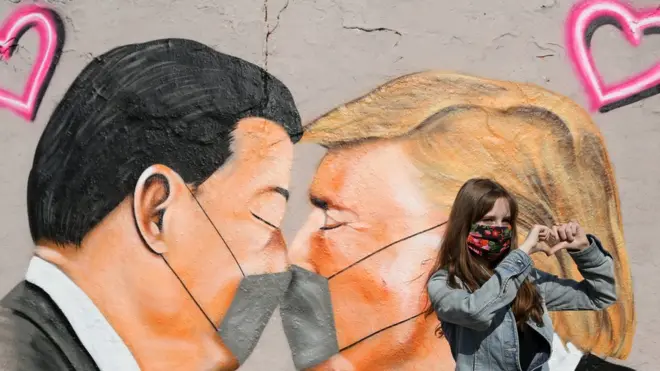 На Берлинском зиду се појавио графит Трампа и Си Ђинпинга