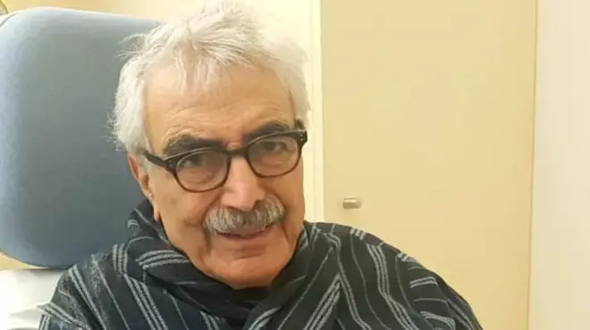 ناصر پاکدامن در روز سوم اردی‌بهشت‌ماه درگذشت