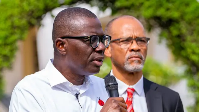 Lagos Govnor Babajide Sanwon-Olu and im Health Commisioner Profession Akin Abayomi