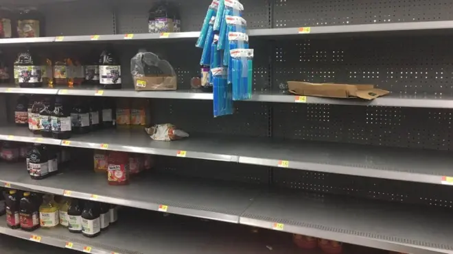 ชนิษฐาเล่าว่า คนในพื้นที่เริ่มซื้อกักตุนเสบียงอาหารและน้ำตั้งแต่ต้นสัปดาห์